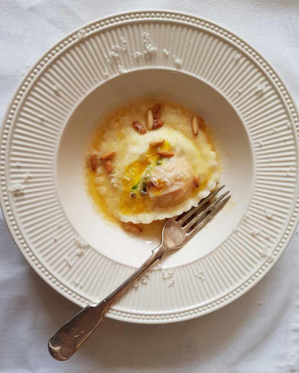 carmela_kitchen's tweet photo. Viola yolk raviolo will a warm drizzle of browned butter, a little black pepper and pine-nuts 🌹 https://t.co/FPN6BMjpL3