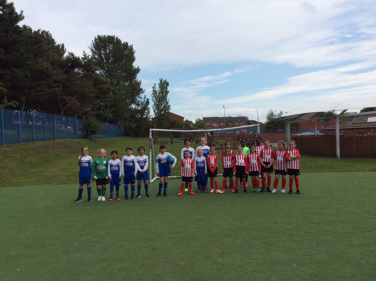 Massive thanks again to <a href="/OliPrimary/">OLI Primary School</a> bringing their girls down for their first game aswell. Well done girls. #buildingfriendships #throughsport