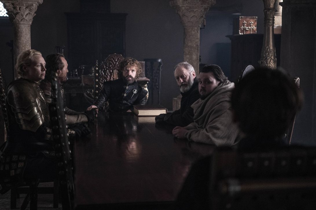 closeup_channel's tweet photo. Ce conseil de Westeros est assez drôle. Des personnages qu'on aime retrouver autour de cette table comme #SerDavos, #SamTarly ou #Brienne. #Tyrion DEVAIT finir comme Main du Roi de Westeros, magnifique fin pour un stratège et personnage en or. Bran peut retrouver #Drogon? WTF?! https://t.co/O766P1eNpx