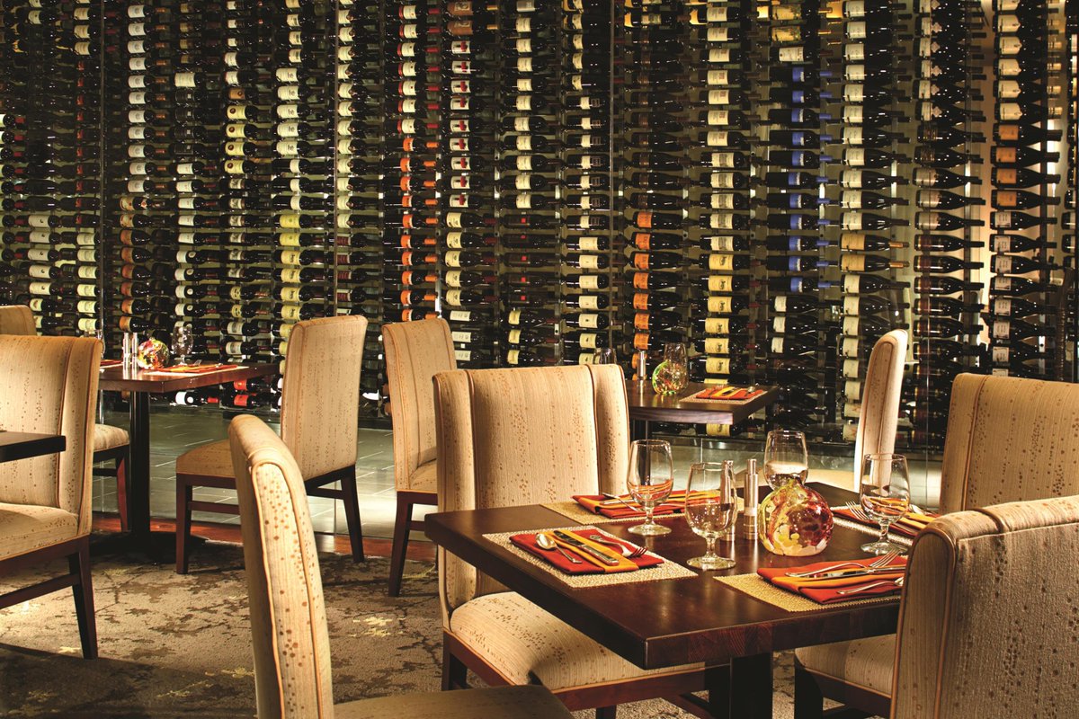 Pyramid_Dallas's tweet image. #WineWednesday! Do you prefer your #wine red or white? 

#restaurant #drinks #Dallas #Texas
