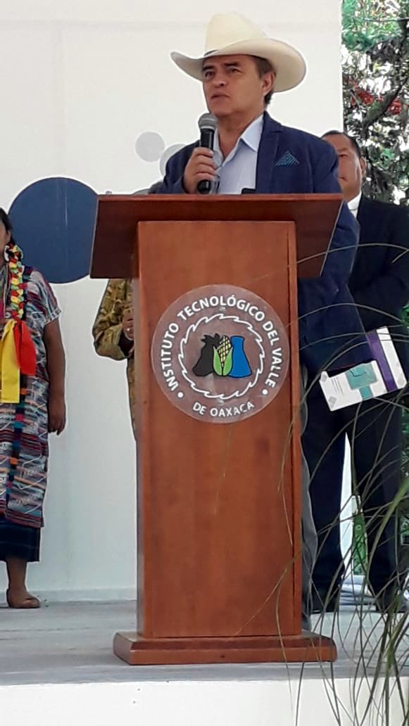 SEFADER_GobOax's tweet photo. En el @ItvoOficial, participa el Srio. Carlos Grau López en el 3er. Congreso Nacional de Recursos Naturales, Sistemas de Producción e Innovación Tecnológica, el cual permite dar a conocer a los estudiantes nuevas tendencias para la producción de diferentes cultivos agrícolas. https://t.co/ljnNFI9RaX