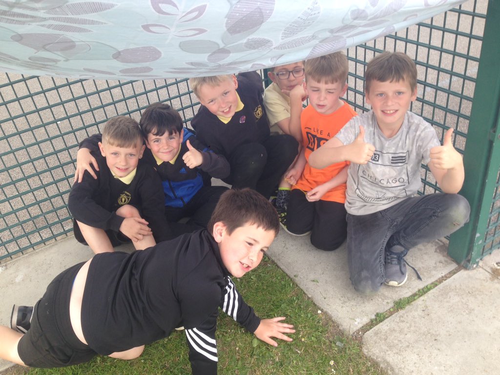 YsgolCC's tweet photo. #year4st and #year4na loved their class treat today - they built some amazing dens to eat their picnics in. https://t.co/IH8IpJEmoN