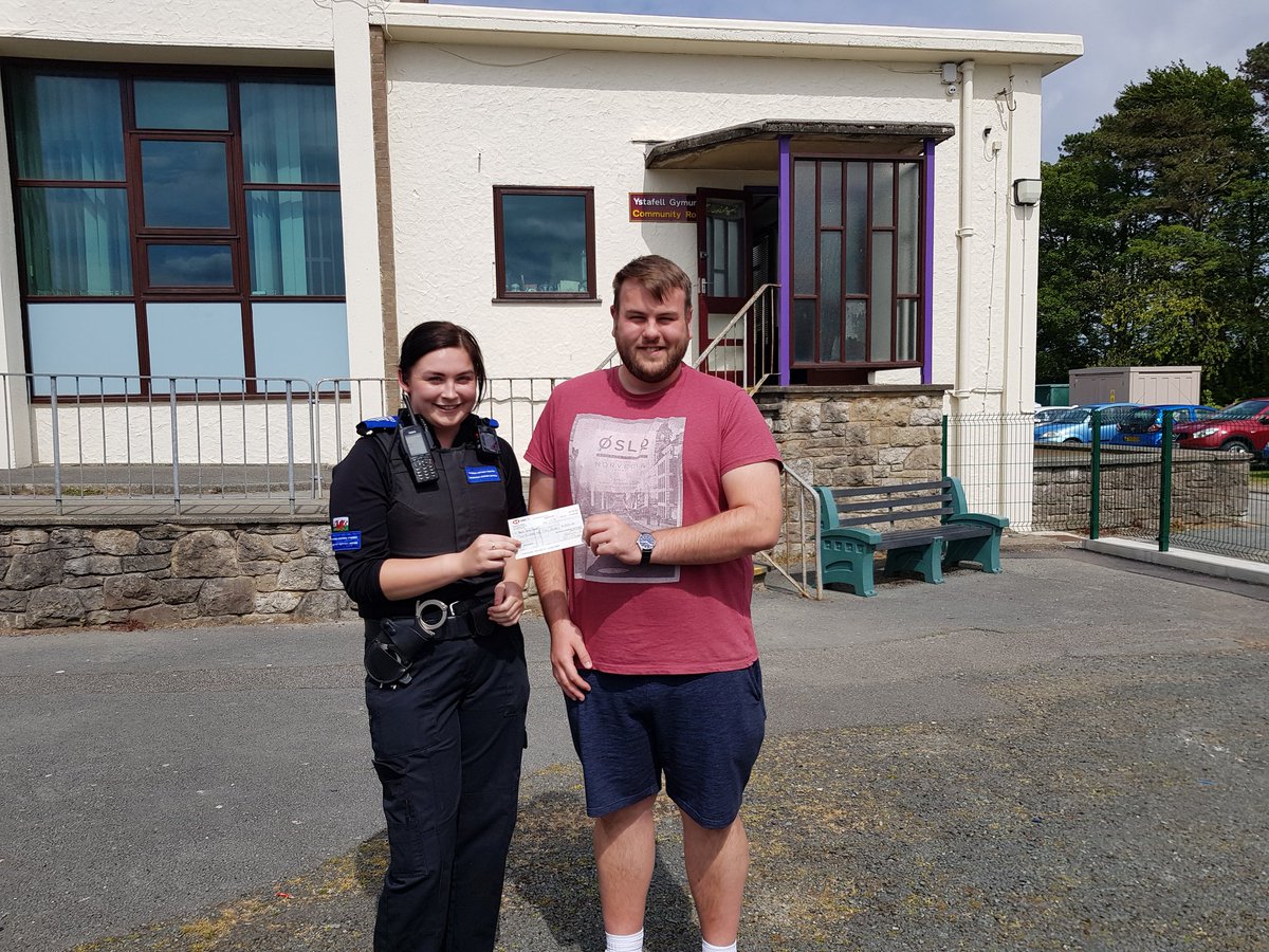 Gorad_YDH's tweet photo. Diolch yn fawr iawn i PCSO Misha Geurtjens am grant PACT i fynd tuag at pres y rardd.
Thank you very much to PCSO Misha Geurtjens for the PACT grant to go towards funding for the garden. @NWPolice @NWPAnglesey https://t.co/2mcrck1Icg