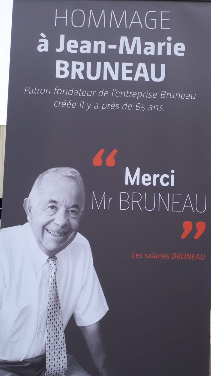 agglopariSaclay's tweet photo. [Foulées de #Courtaboeuf] 
Hommage à Jean-Marie Bruneau, fondateur de @JM_Bruneau_de lors de la remise des prix.
@IgorTVillejust @FMULIS @DFontenaille @Adezac91 @E2cCourtaboeuf https://t.co/qgVgwJXXza