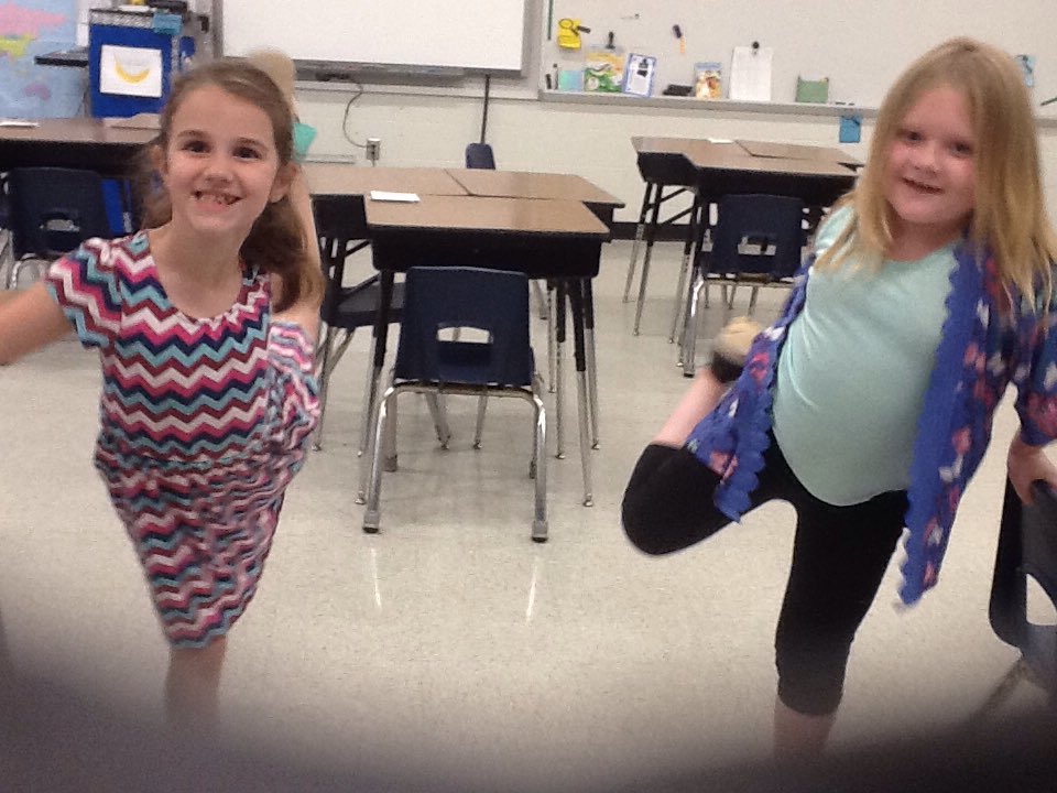 seabeesgifted's tweet photo. First graders summarize a story through yoga poses. https://t.co/FvvLd4yvsm