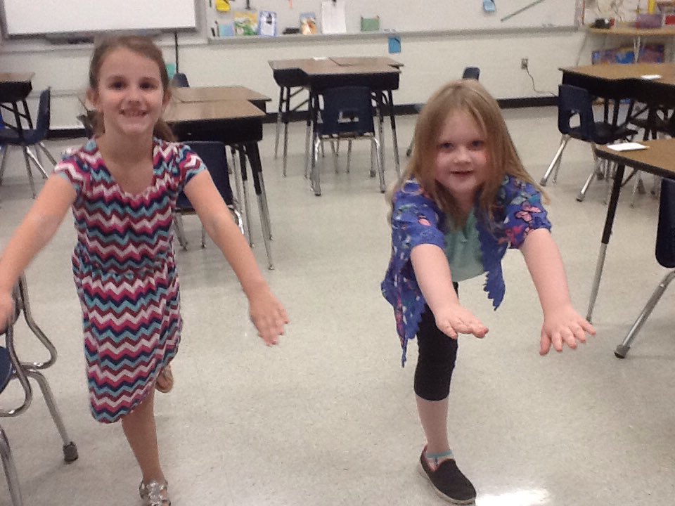 seabeesgifted's tweet photo. First graders summarize a story through yoga poses. https://t.co/FvvLd4yvsm