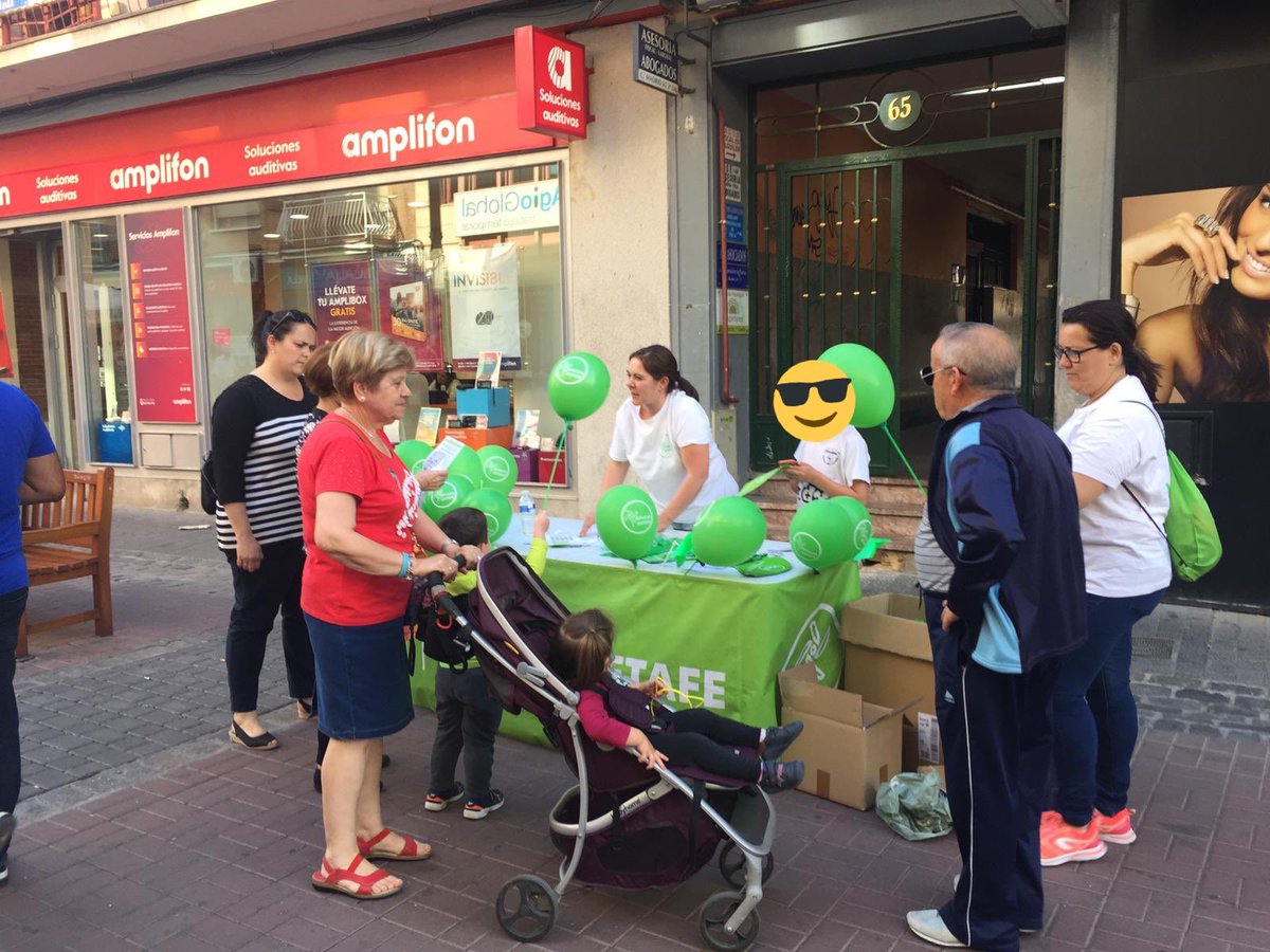 IMPULSAGETAFE's tweet photo. Nuestro candidato a la Alcaldía de Getafe, @rcbenitez continua en el debate de Perales del Río organizado por @AVPerales, mientras tanto, no paramos la campaña, continuamos dando a conocer nuestro proyecto en la Calle Madrid.
#ImpulsandoBarrios
#VotaImpulsaGetafe https://t.co/TBFUkUOUuk