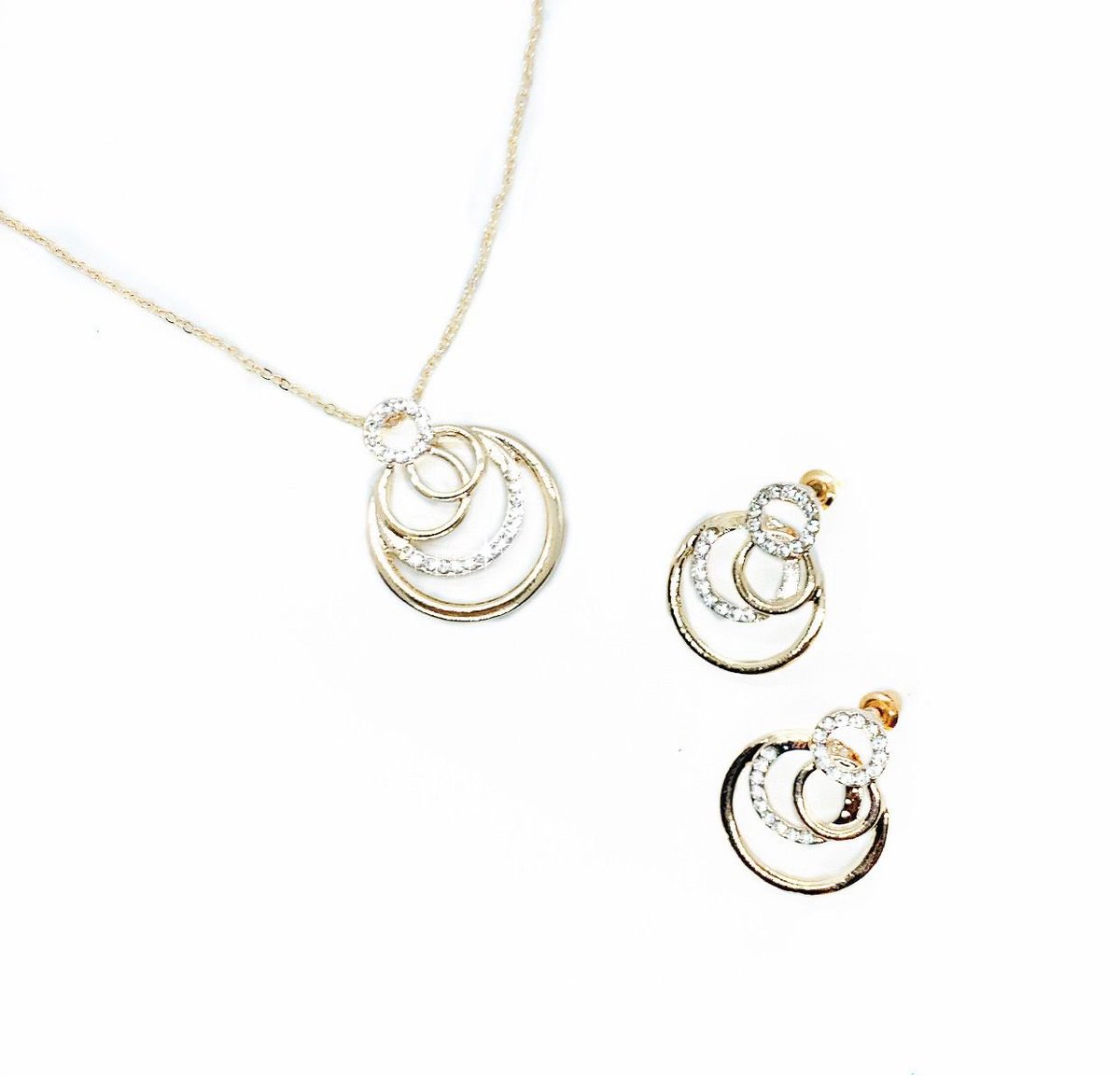jouellerie's tweet photo. Titiana set - Yellow Gold plated. Grab yourself this gorgeous set, it would look perfect with a summer floral gown. https://t.co/lJXEGZ252f