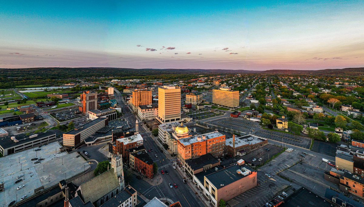 BleedinIris's tweet photo. 21 May 2019, Utica Sunset
#bleedinirisdrone #fromupabove #droning #sunsetdrone #uticany #utica #cny #mv #mohawkvalley #eriecanal #proportionrelativity #nadir #panoramic #tinyplanet #bubble #flatearth #djimavicpro2 @dji_go_photo #mavic2pro #bleediniris360 #bleedinirisphotography https://t.co/Ic7lXUao4m