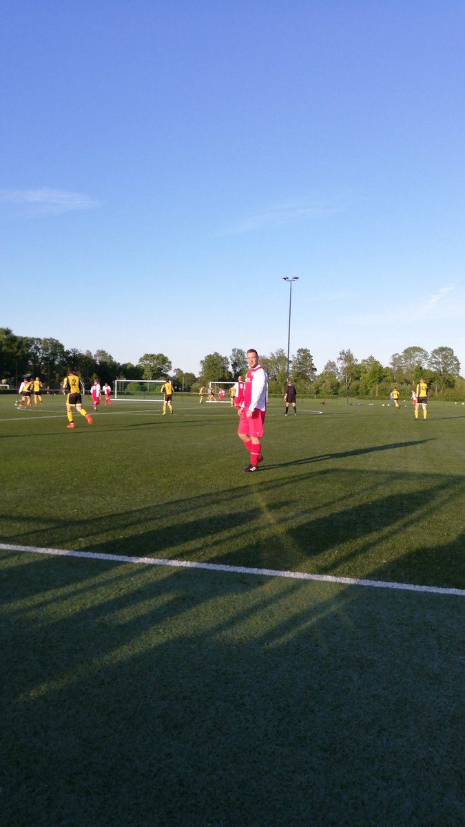 HZVV_4's tweet photo. Deze jongen neemt na een carrière van 24 jaar afscheid van de voetbalwereld @Streutker90 is ook begonnen aan zijn laatste thuis wedstrijd. https://t.co/kkJDiFAyoT