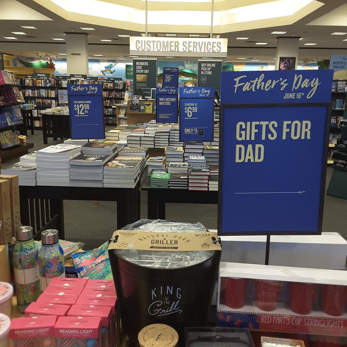 bnstaugustine's tweet photo. Father's day will be here before you know it. Don't wait until the last minute to get your gifts for dad!!! Come in and check out our great selection of books and gifts today!! #bnstaugustine #FathersDay #DadsAreRad https://t.co/UqnlHBIOzW