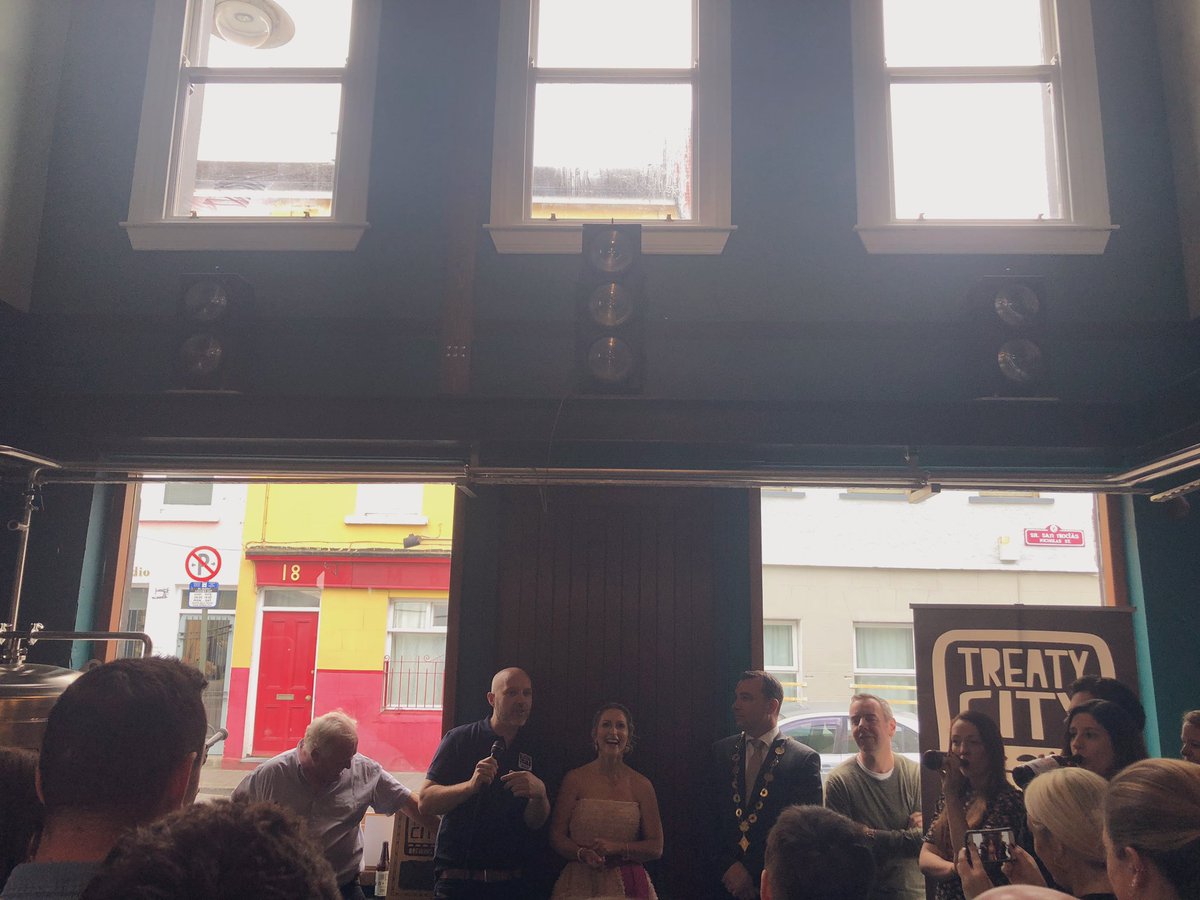 BlinkDesignIRL's tweet photo. Amazing to be here for the opening of @TreatyCityBrew #TreatyCityBrewery well done to Stevie &amp; all the team!! 🎉🍻😍🍻  @DiscoverDig_ie  @EdwinaGore https://t.co/KwdZIqNCDr