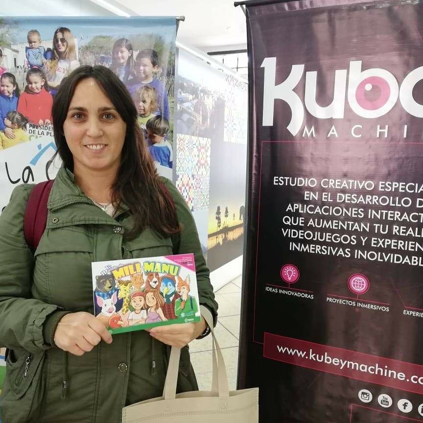 JOVENESDDHH's tweet photo. Estamos en la #fitsar junto a #kubeymachine presentando #elmundodemiliymanu un libro interactivo con #realidadaumentada pensado para que los más chicos aprendan sus derechos! #JovenesDDHH @kubeymachine @desdewingu https://t.co/GNdU4DpnK0