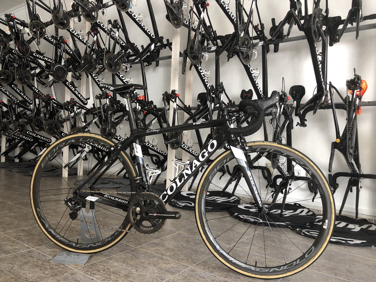 This <a href="/colnago/">colnago</a> V2R Frame is the same as the one ridden by Giro d’Italia LEADER @valerioconti93 of team @TeamUAEAbuDhabi - <a href="/TheProsHub/">The Pro's Hub</a> are selling these SR EPS V2R’s with Bora wheels for 4000 euro! As seen! #RideLikeConti
