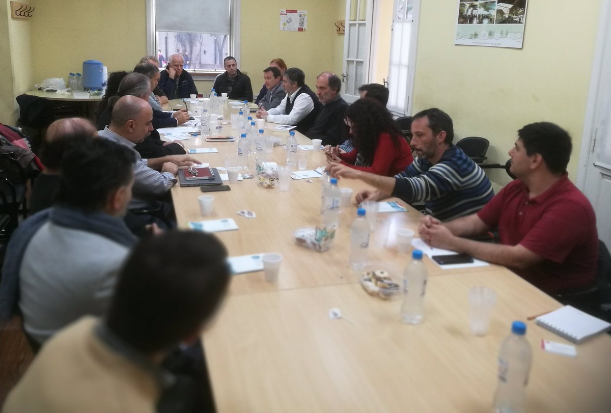 innovacionUNQ's tweet photo. Nos reunimos hoy con representantes y empresarios de @CadieelArg para explorar oportunidades y posibilidades de cooperación entre el sector productivo y la Universidad, en el marco de una Industria 4.0 🔭🗣 https://t.co/iD92fJ4dc5