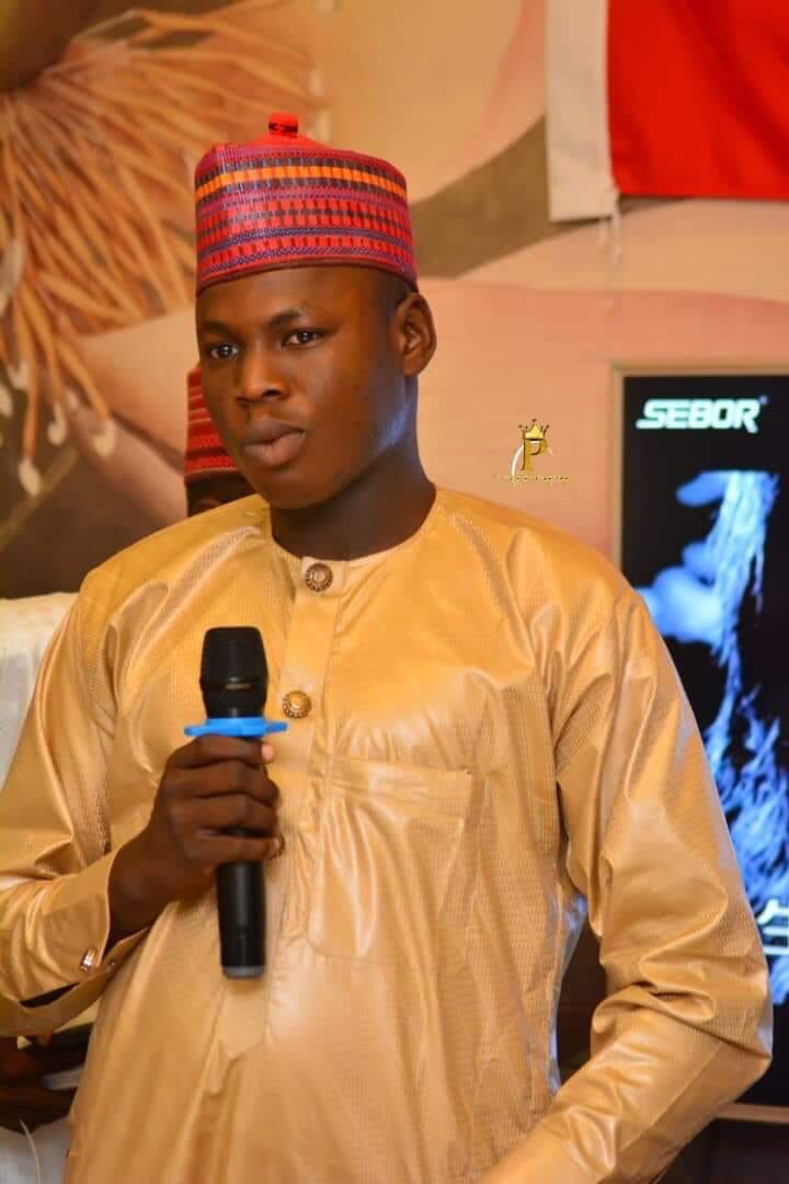 PSaveGwale's tweet photo. "Bani da wani buri a duniya face naga na kyautatawa yan uwana da al'ummar musulmai suna jin dadi nima ina jin dadi, ko ba komai bayan babu ni a duniya zasu tuna dani suyi kewata sannan su yimin addu'a "
           👎👎👎
          Hon Abbas Abdurrasheed
@amb_abbas https://t.co/9tdV7MNJA8