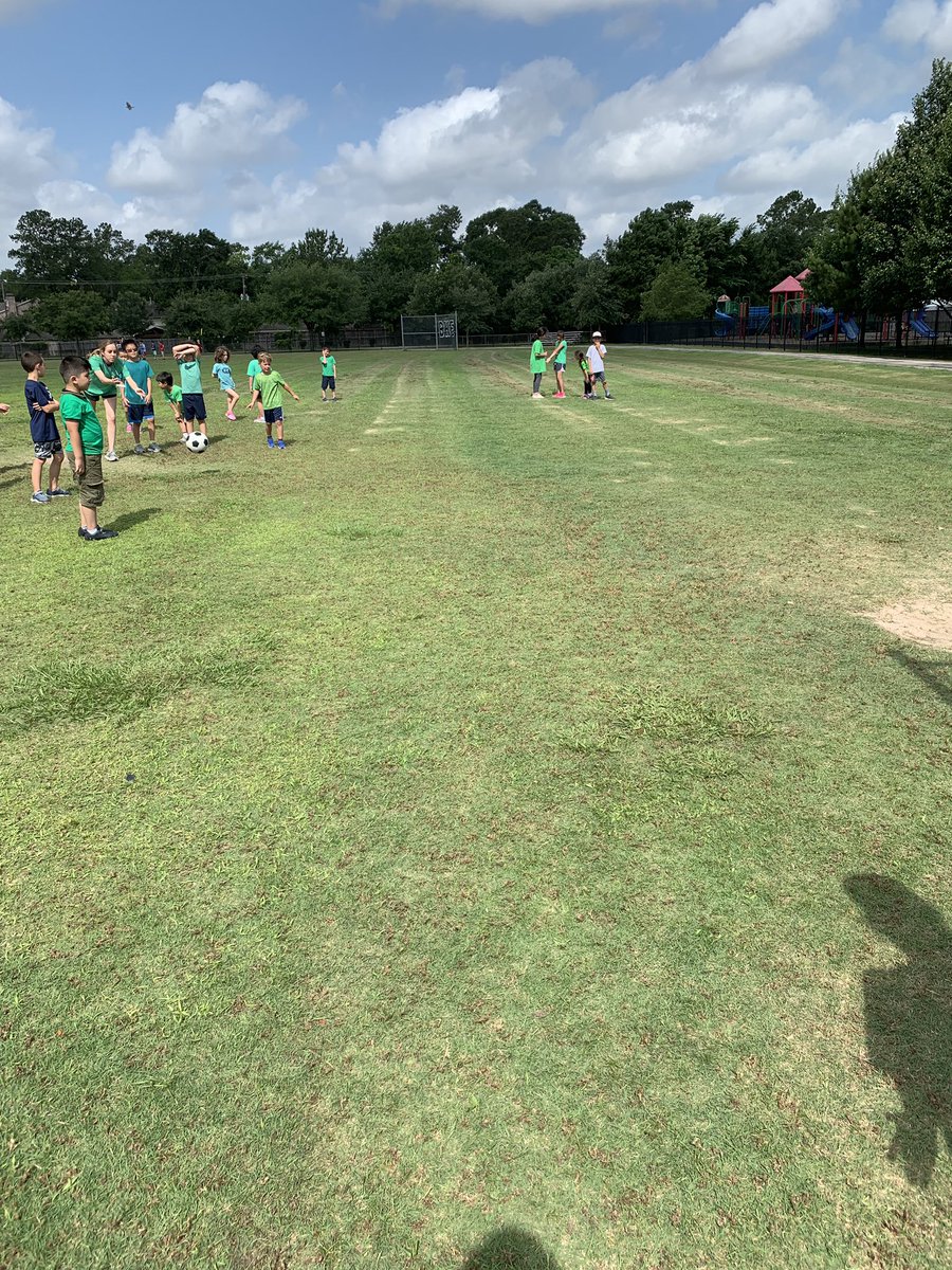 RDLC_Educator's tweet photo. First grade end of year kickball game! @bhe_lions https://t.co/kIK49PMWMt