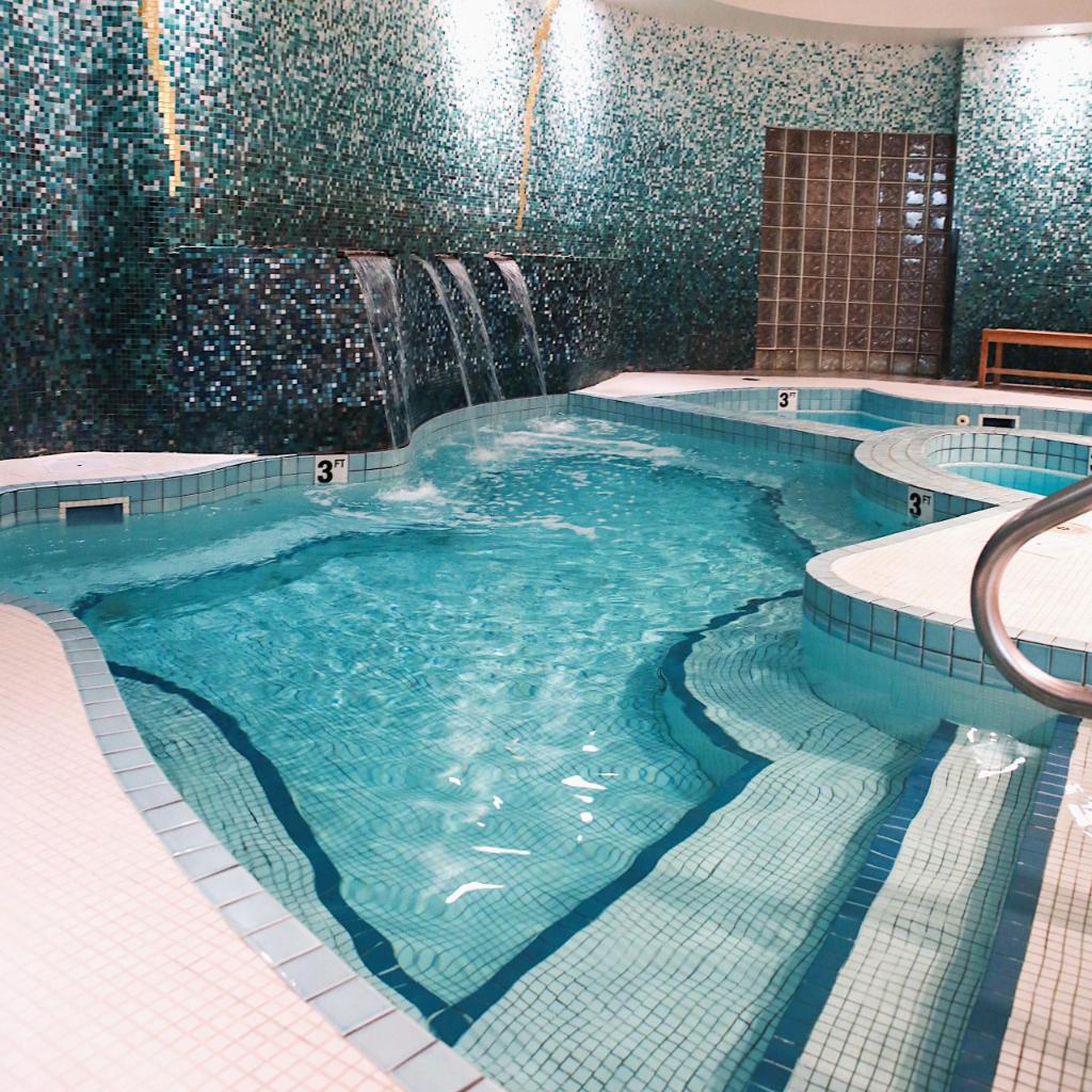 Luxor Hotel Casino On Twitter A1 Air Conditioning And A Whirlpool You Can Find Us Indoors At The Spa Vegaschat