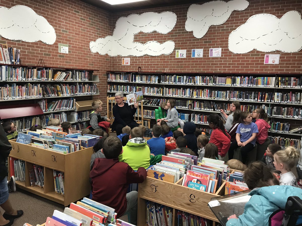 SchantzDanielle's tweet photo. Library field trip in 2nd grade! Checking out some good books for summer reading! Thank you for having us all!  #trfprowlers #welovetoread #trflibrary https://t.co/vCbo8Fwn05
