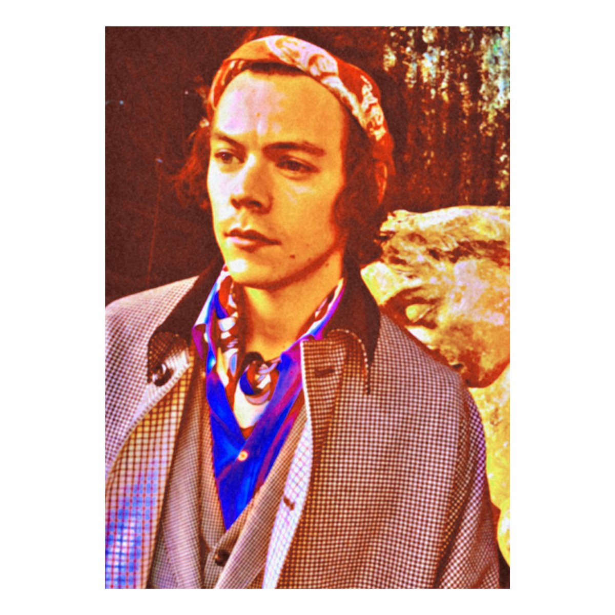 gucci's tweet image. .@Harry_Styles returns for a new #GucciTailoring campaign creatively envisioned by Creative Director #AlessandroMichele, wearing a wool double cape, houndstooth jacket and matching formal vest from the new collection.  
Discover more on.gucci.com/HarryStylesGuc…. #GucciPreFall19