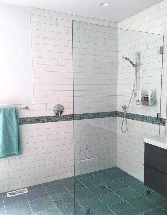 GlassInoVA's tweet photo. Keep it open and airy with this shower design.

https://t.co/qtsKFaS9B9 https://t.co/EYnaE6f3w3