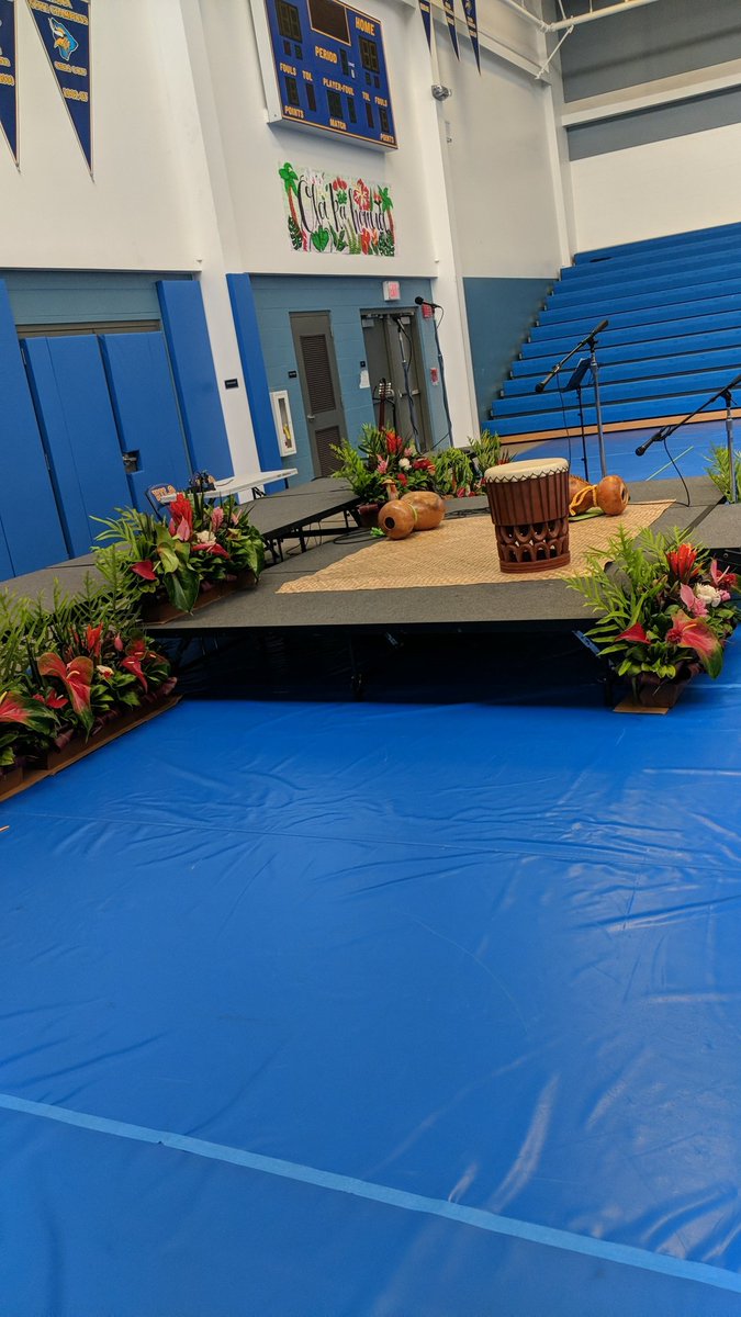 NoheaMs's tweet photo. Final Touches before the doors open at 8:45. @hilounionschool Ho'ike today!! See you there 😊 https://t.co/5Ftbdspg5W