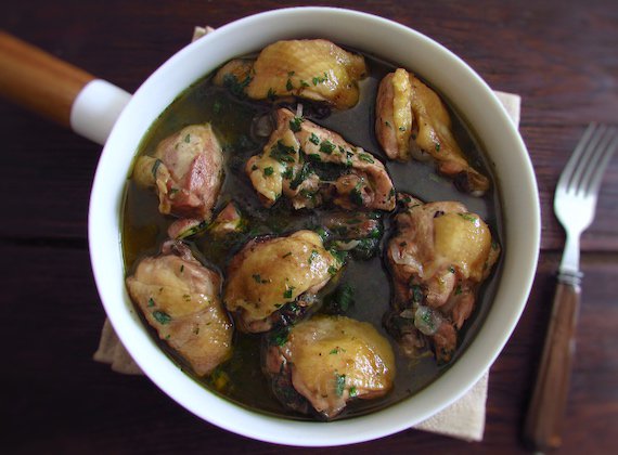 Stewed chicken with red wine
Stewed chicken is one of the easiest and tasty ways to cook chicken. This delicious stewed chicken with red wine combines delicious and very nice flavors.
foodfromportugal.com/recipe/stewed-…