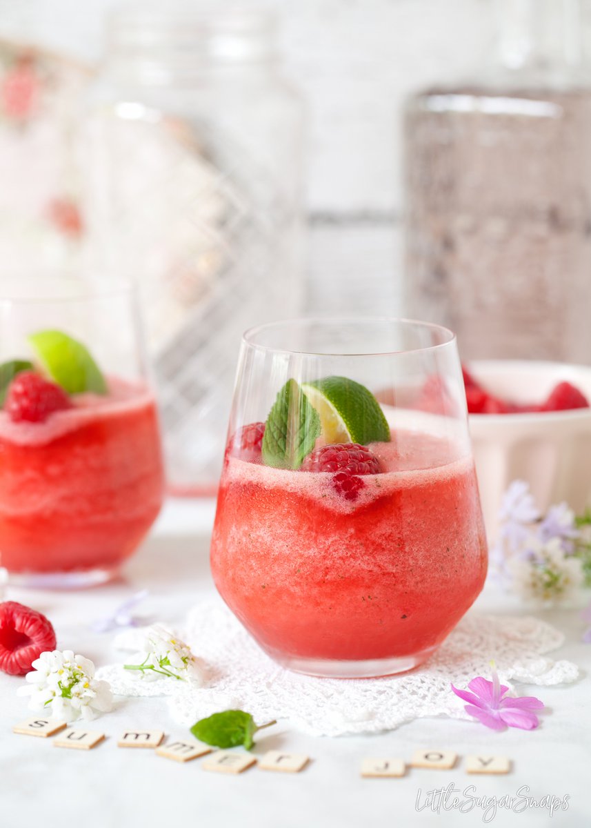 LittleSugarSnap's tweet photo. Frozen Gin &amp; Tonic with Raspberries &amp; Mint is a fun and refreshing twist on the classic G&amp;T. It is fresh, fruity, bright, easy to make and incredibly thirst quenching>>> https://t.co/aTlQ4IcQUG #gin #gintonic #cocktail https://t.co/RgqGze381c