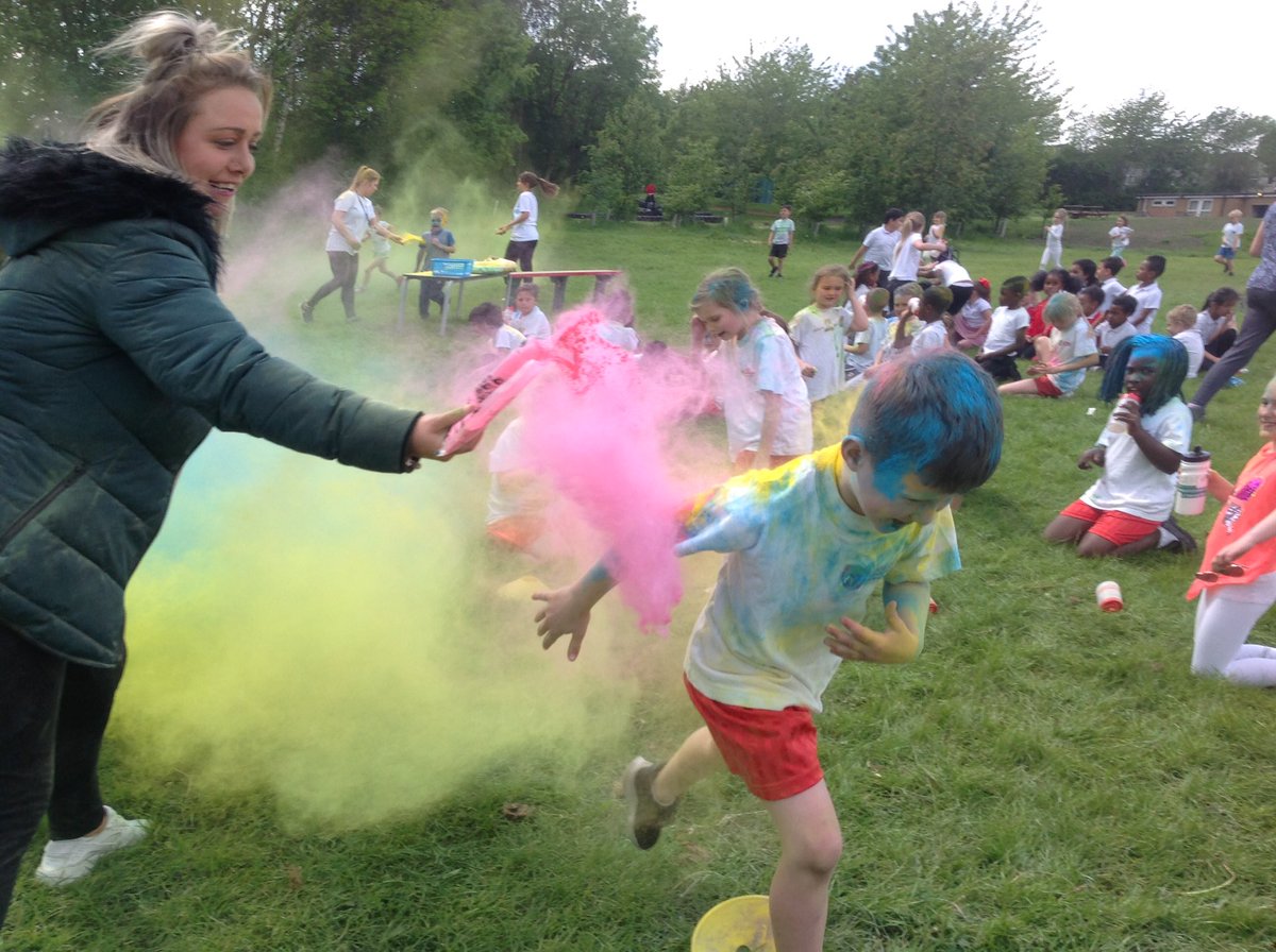 We had so much fun at the colour run 🌈