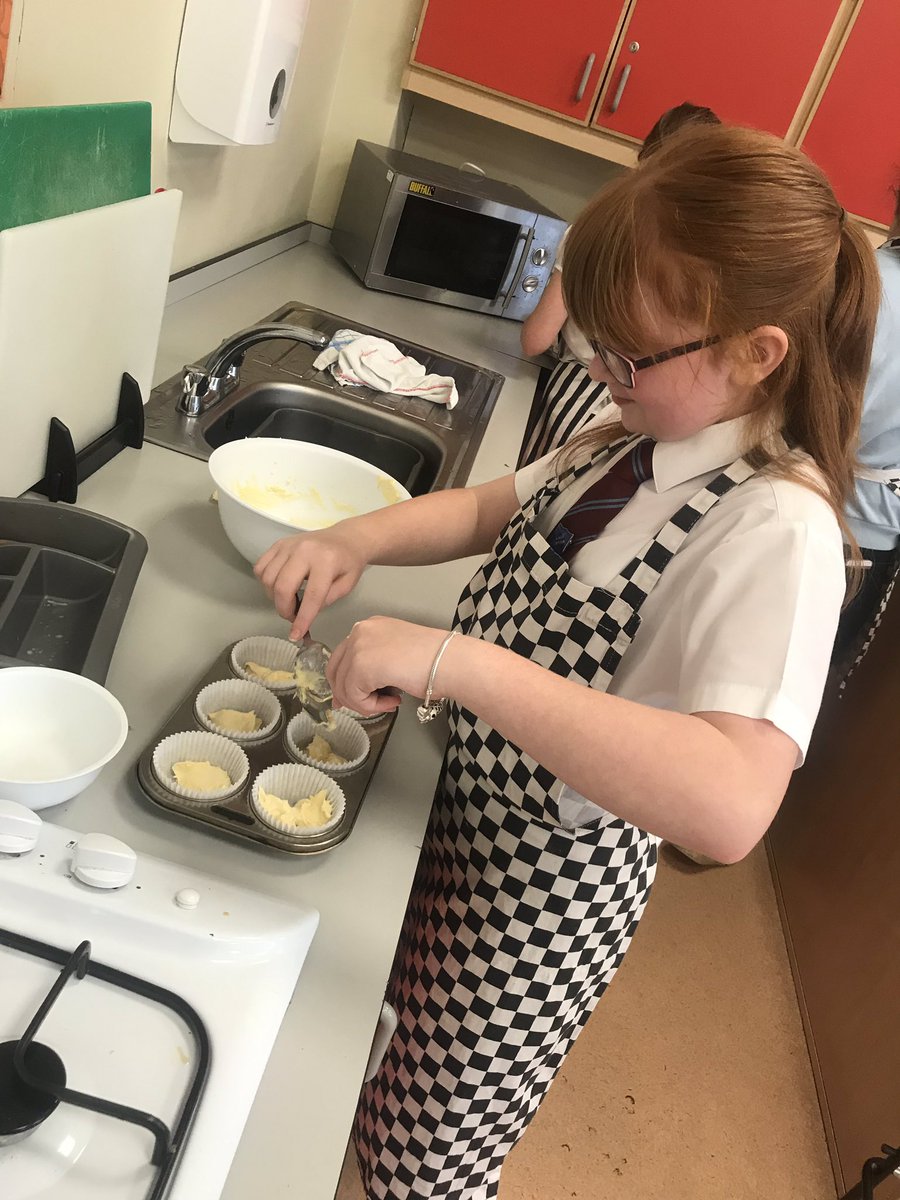 GoodlyburnPS's tweet photo. #cupcakemaking #P7toS1 https://t.co/s5FBxLo6Bv