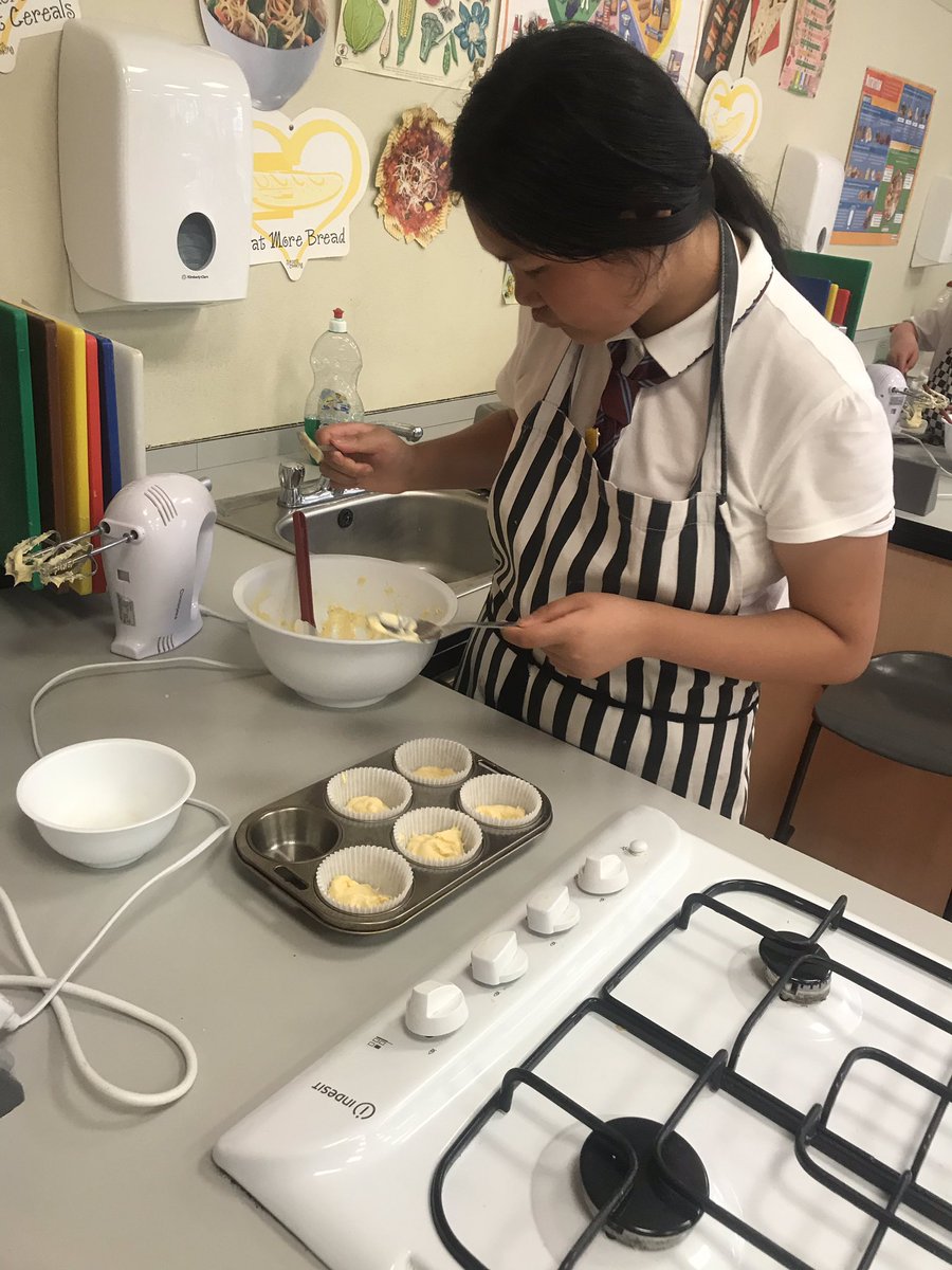 GoodlyburnPS's tweet photo. #cupcakemaking #P7toS1 https://t.co/s5FBxLo6Bv