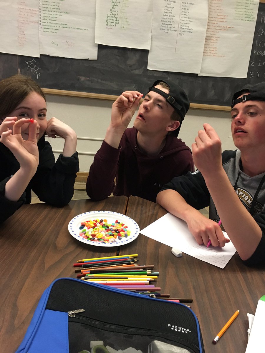 boonclass's tweet photo. “Experiential Learning” in French. Students describe the way food tastes by sampling different jelly belly’s- watch out for the “Savon” flavoured ones 😝#FSL #french #tvdsb @TVDSB @TVDSBGlobal https://t.co/fsR6gu4nMx