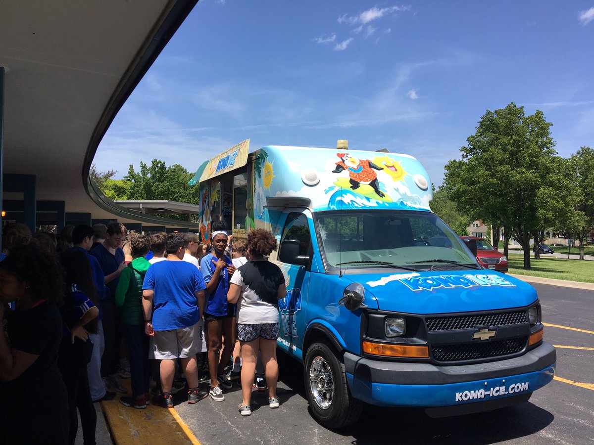 mrs_oglesby's tweet photo. Great way to end an awesome year at the Woods!!! Thank you Sunset Trails Stables and @KONAICE!! So much fun!! @IWMS_pack #smsdPACK https://t.co/87U8q9fH8q