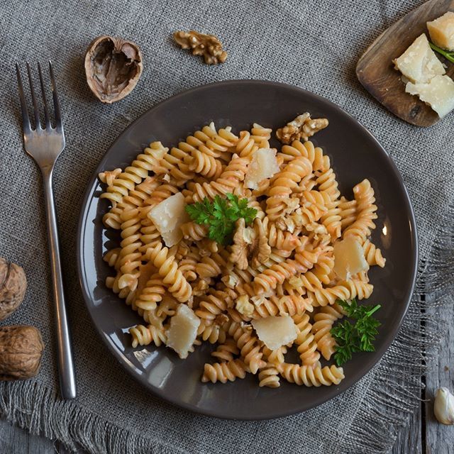 Did you know #VegetarianWeek takes place this month? This Fusilli with Walnut Pesto is a good un, with a beautiful creamy sauce that takes no time to knock up. 
You will need:
200g  tortellini
200g shelled walnuts
200ml boiled water
15g grated Parmesan c… bit.ly/2YByifM
