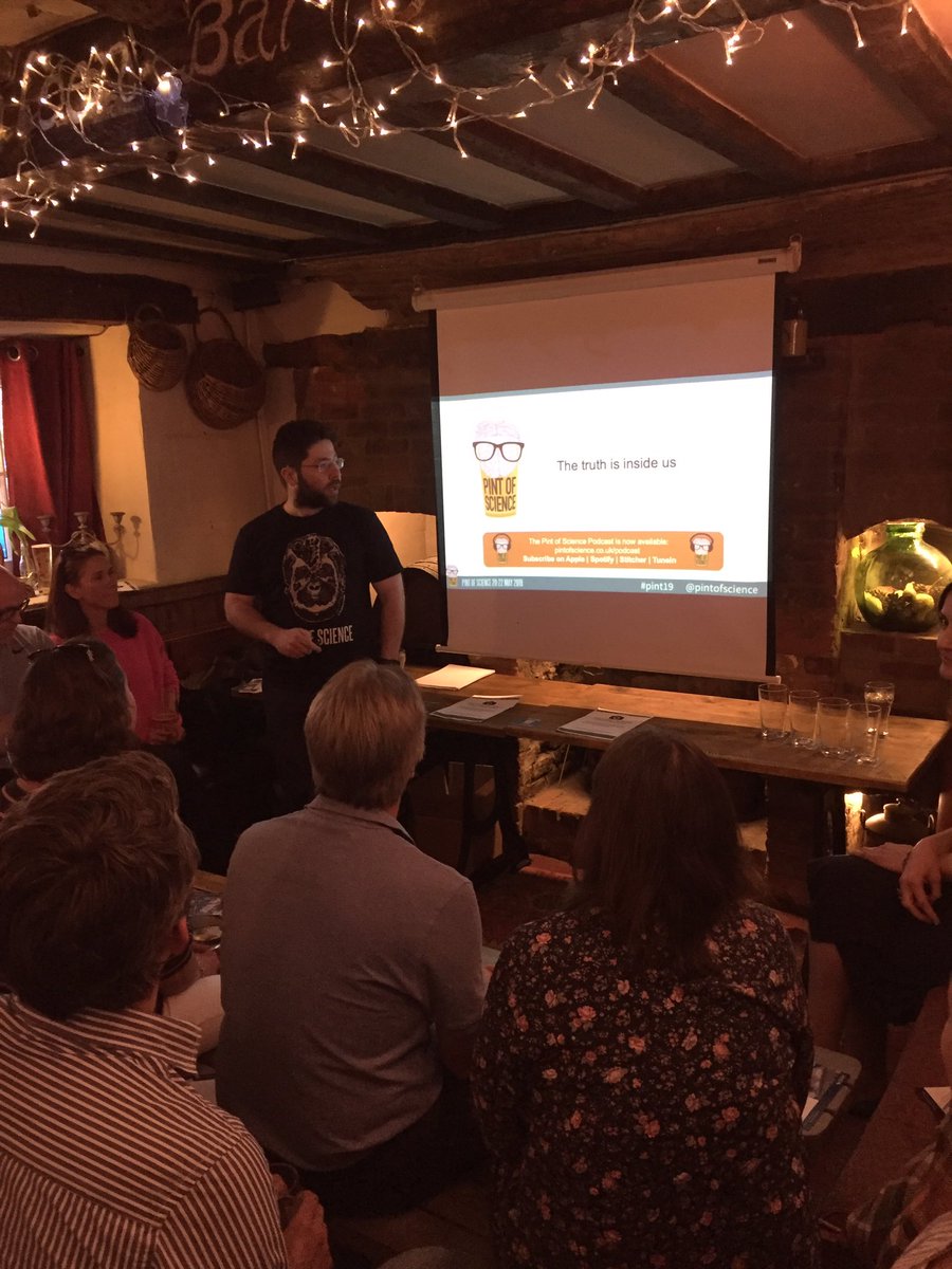 UniOfSurreyCPE's tweet photo. Here we go science fans. @deniserkal introduces @annahcook as we move rapidly from AstroPhysics to Psychology research #pint19 @pintofscience #Guildford https://t.co/TkGfcbaLhz