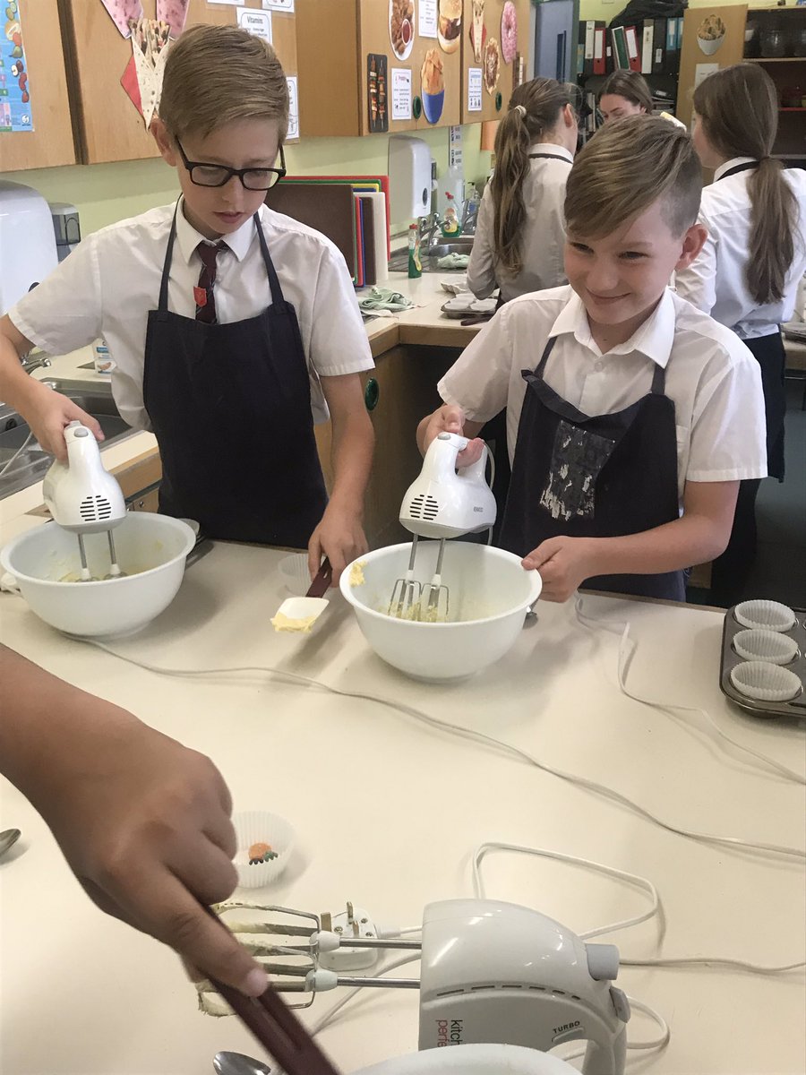 GoodlyburnPS's tweet photo. #cupcakemaking #P7toS1 https://t.co/DCWoV3KHFh