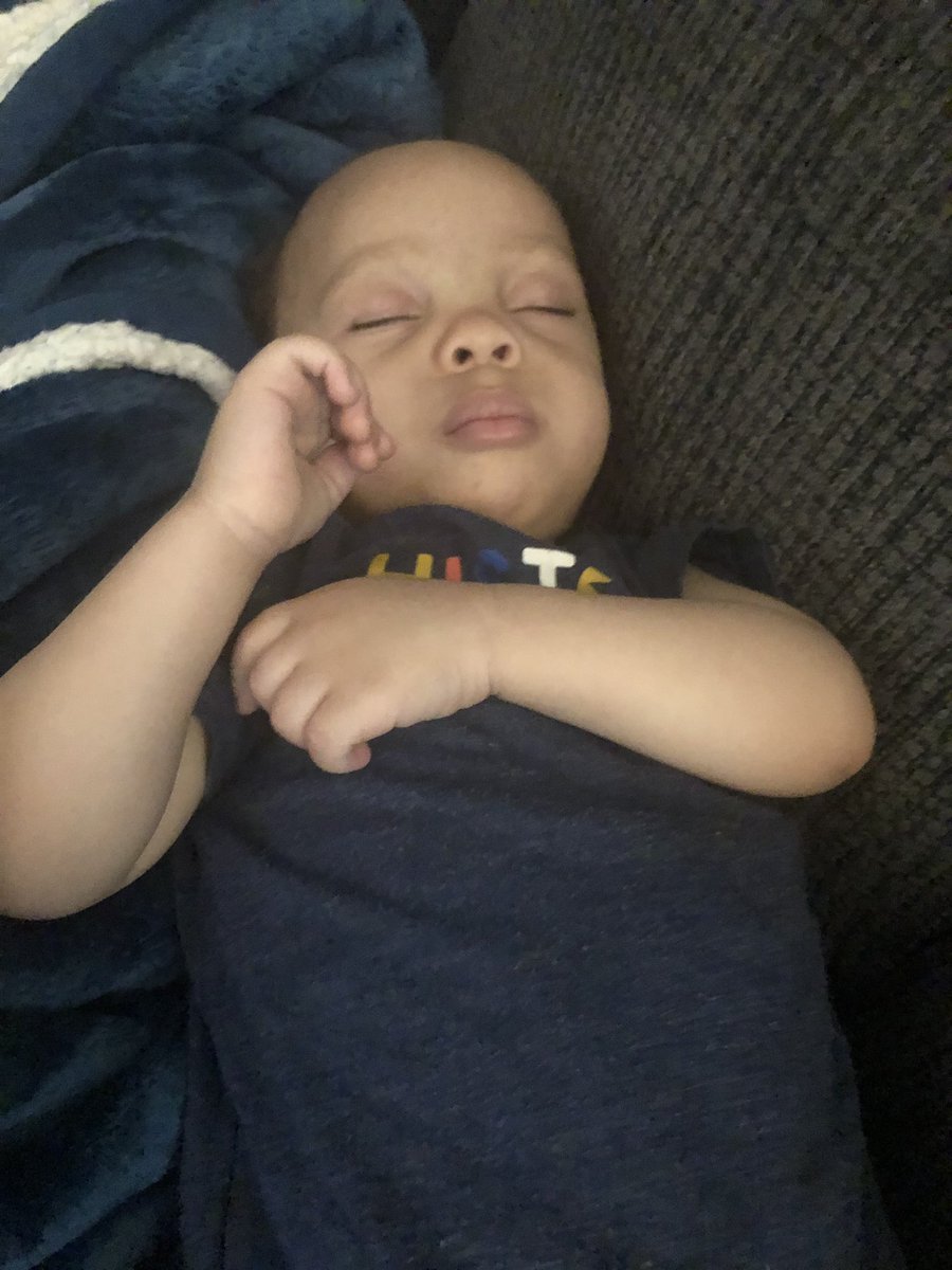 VinceFord86's tweet photo. He sleep like he work the night shift! #daddysbaby #aziBear #BearBear #Hey https://t.co/EmoVk7iaSK