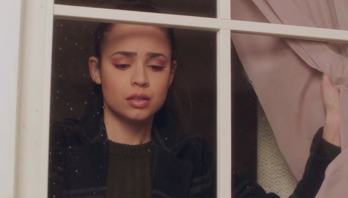 sara_harlee's tweet photo. @SofiaCarson ava reminds me so much of the movie annie because she is always waiting and hoping her parents will come back for her and the little music box ava has from her dad is like the locket annie has from her parents🥺💓i think thats so beautiful!!🦋🙏🏼💙 #PLLDay #PLLFINALE https://t.co/QNQOWYQqmp