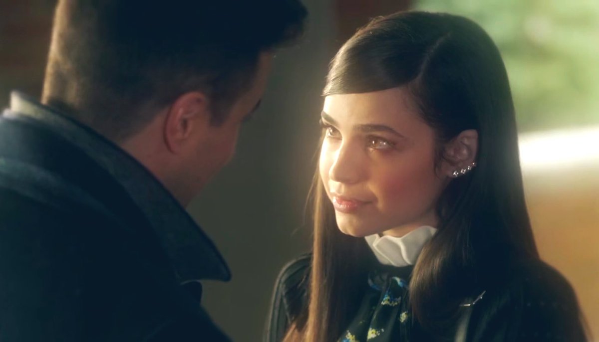 sara_harlee's tweet photo. @SofiaCarson ava reminds me so much of the movie annie because she is always waiting and hoping her parents will come back for her and the little music box ava has from her dad is like the locket annie has from her parents🥺💓i think thats so beautiful!!🦋🙏🏼💙 #PLLDay #PLLFINALE https://t.co/QNQOWYQqmp