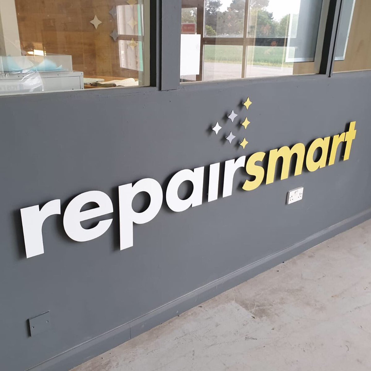 SignsNowUK's tweet photo. We are really proud to have been part of the rebranding project for @TheRepairSmart 
Supplying great looking signs to compliment a great looking brand. 
#signsnow #repairsmart #rebrand #branding #signs #sussexsigns #totem #monolith #illuminatedsigns #sussex #design https://t.co/Roz7WZLmfq