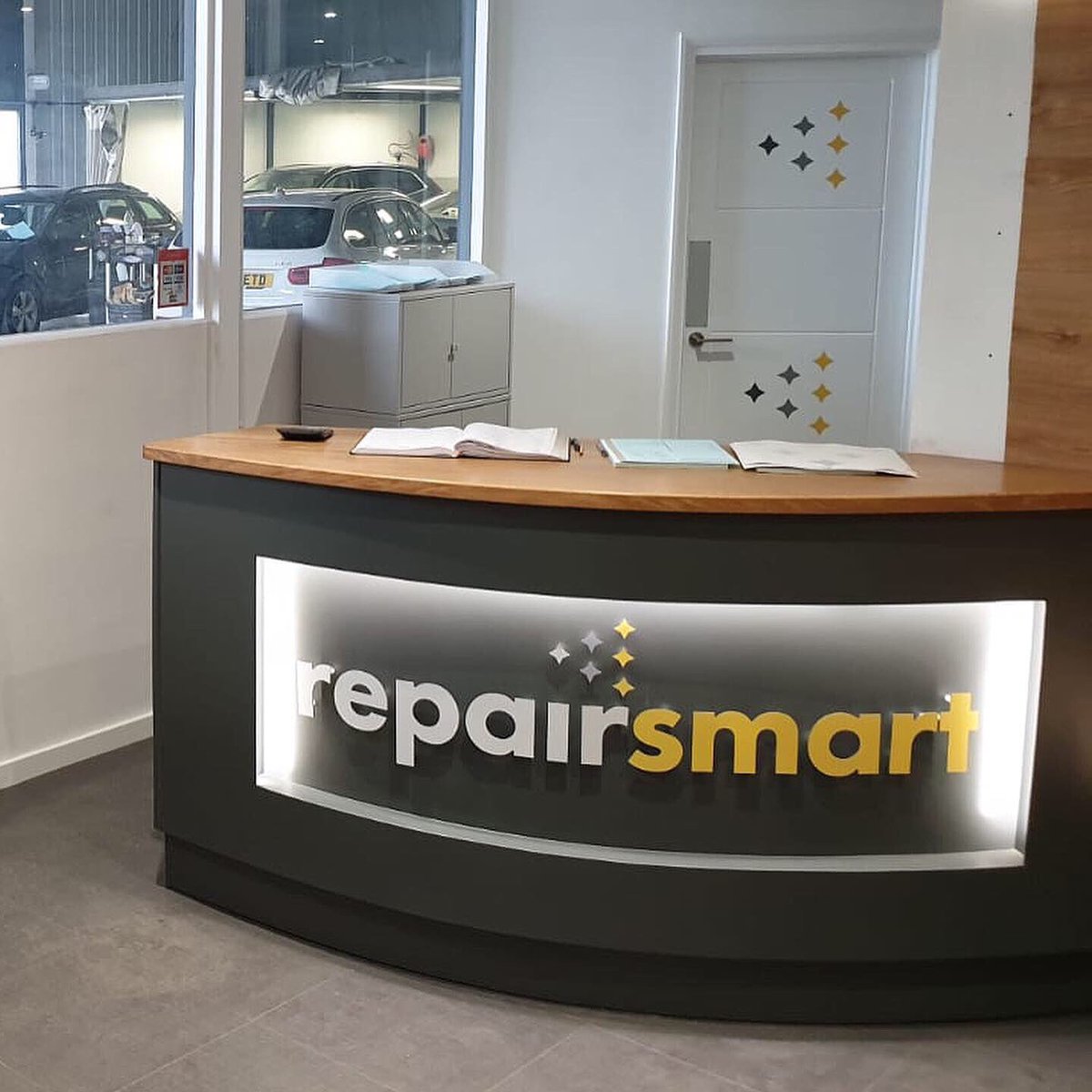 SignsNowUK's tweet photo. We are really proud to have been part of the rebranding project for @TheRepairSmart 
Supplying great looking signs to compliment a great looking brand. 
#signsnow #repairsmart #rebrand #branding #signs #sussexsigns #totem #monolith #illuminatedsigns #sussex #design https://t.co/Roz7WZLmfq