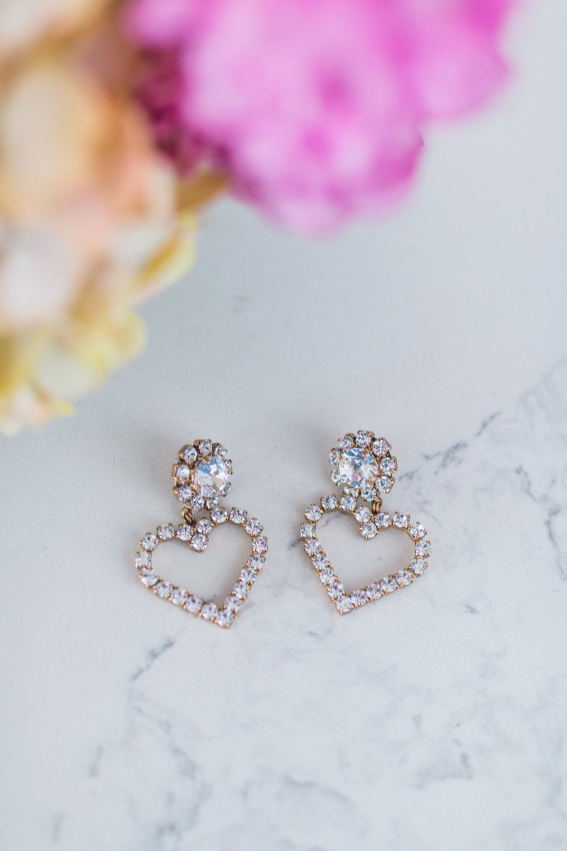 Baubles2Bubbles's tweet photo. The Perfect Pairing: @lorenhope earrings + raspberry champagne float https://t.co/Tt7dNzeS9n https://t.co/lKvBMpHFSm