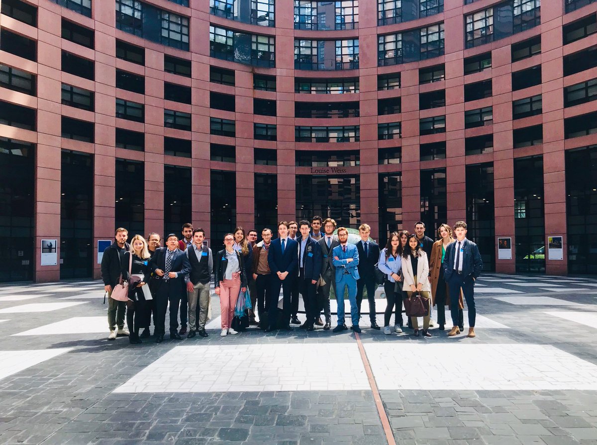 GenAvenir's tweet photo. Aujourd’hui au @PE_FRANCE, nous débattions lors d’un co-working sur le sentiment européen et la jeunesse ! 🇪🇺👱🏼‍♂️👩🏽

Merci à Luis Martinez Guillez, directeur général de la communication du Parlement européen et au co-organisateur @RCitoyen pour cet événement ! 🙌 https://t.co/U4jZOc3G26