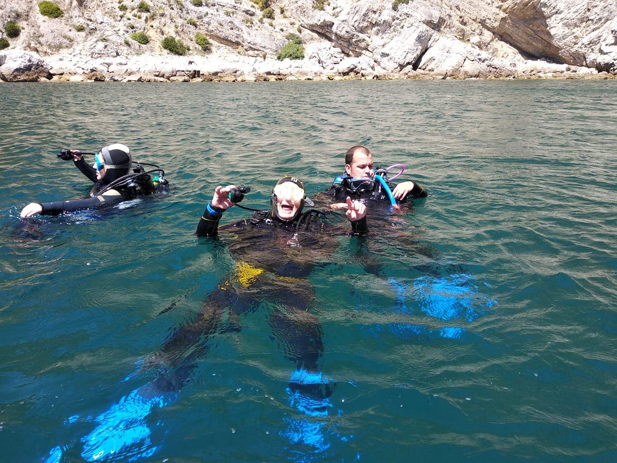 Queda inaugurada la temporada de.... ¡#BUCEO en #SESIMBRA! El bautismo de buceo es una actividad espectacular que te permitirá aprender a explorar el fondo marino
¿Te animas a probar esta experiencia? 📩 info@aventuraextrema.es 📲 680969407
#bautismobuceo #submarinismo #aventura