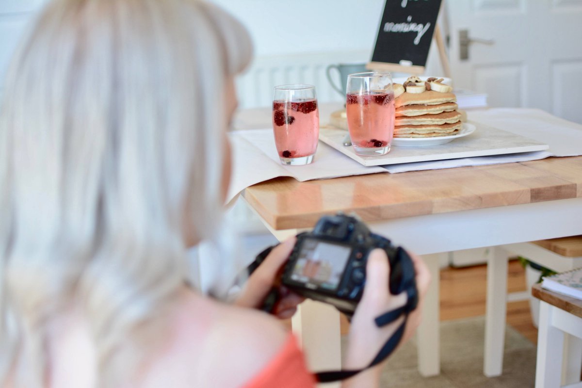 TwilightVisuals's tweet image. We enjoy sharing our behind the scenes shots as it really allows you guys some insight into what we do. Sometimes the set ups can be simple but affective, but we love playing around with different staging to get that perfect shot!🥞🍌 #twilightvisuals #bts #photoshoot