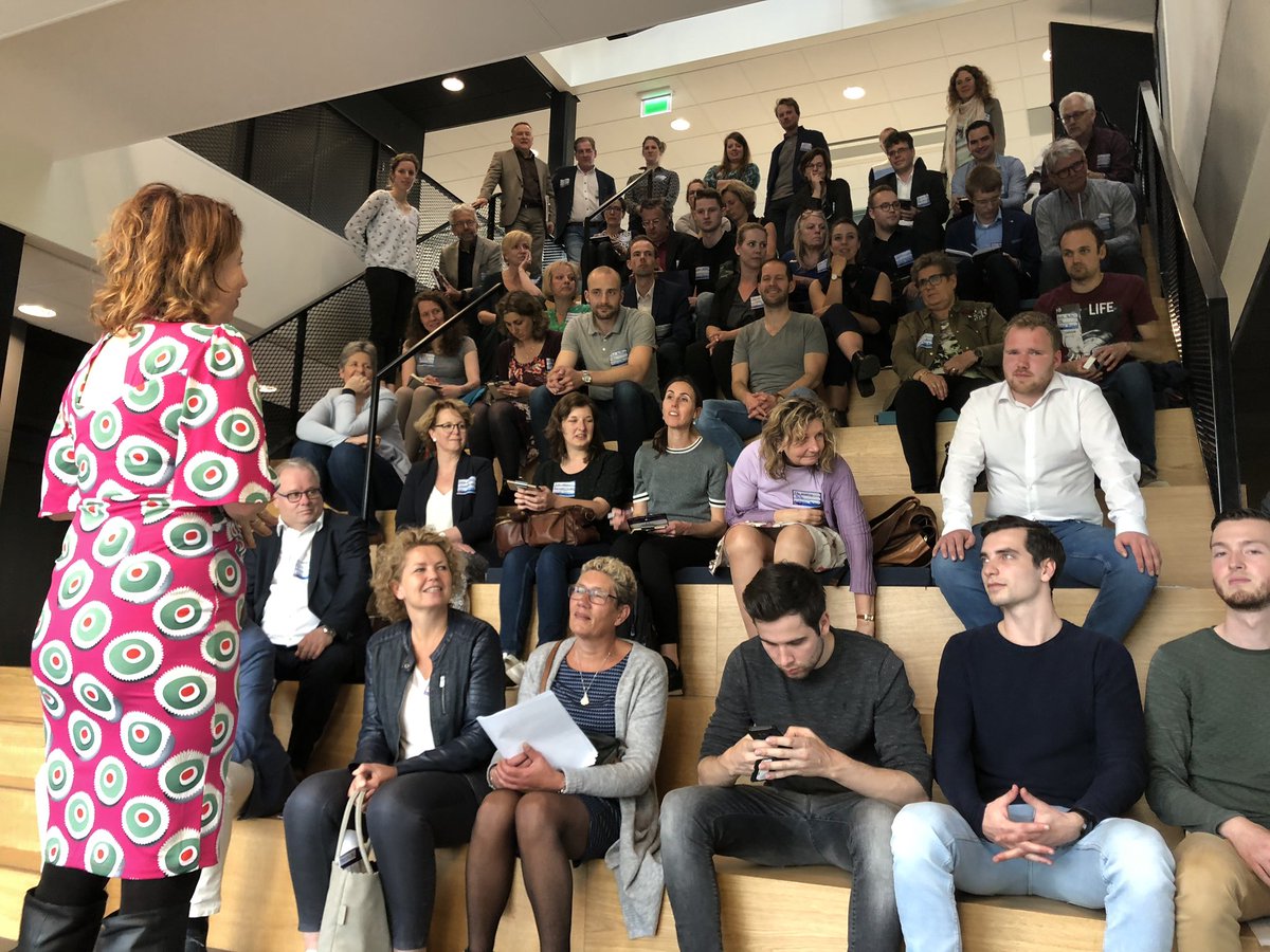 FontysPulsed's tweet photo. Een leven lang ontwikkelen, hoe dan? Vandaag gingen werkende professionals en studenten met elkaar actief aan de slag tijdens het #tectasting event! Een slimme regio ben je samen https://t.co/DspUZzRNev
