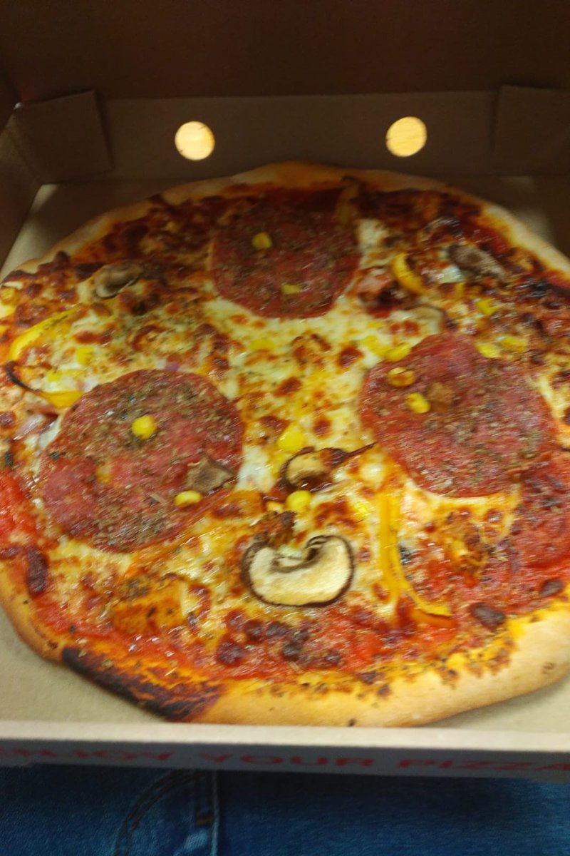 Chef David learning how to make pizza 😋👍