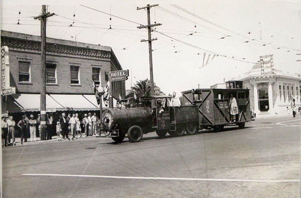 Celebrating #WayBackWednesday with a throwback of 40 Acres! Did you know Oak Park was Sacramento's first suburb?