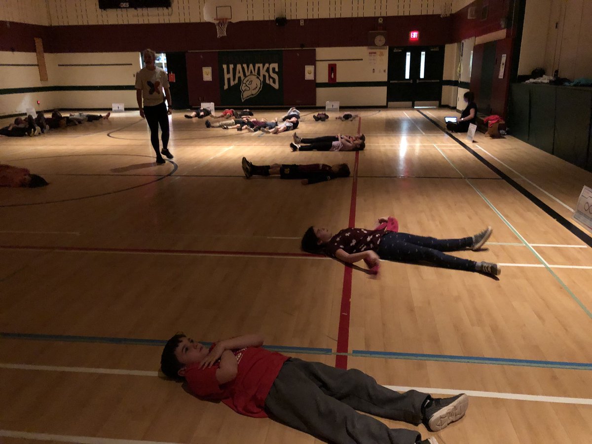 BrantHillsPS's tweet image. Grade 2/3 and 3/4 engaging in high and low energy moves @BrantHillsPS! How can you help others find their X zone? #XMOVEMENT