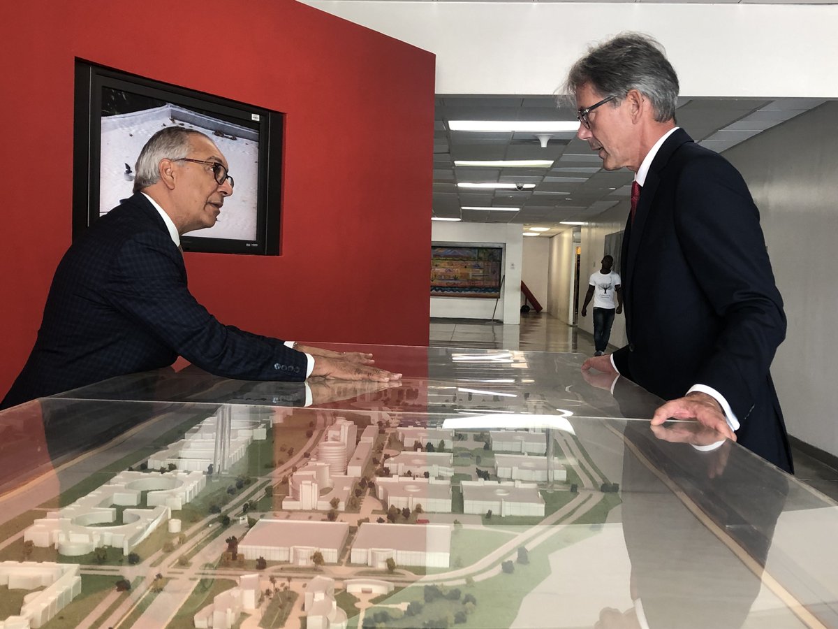 El día de hoy nos visitó el Embajador de Alemania, el Dr. Volker Pellet. Para nosotros en el Parque Cibernético fue un privilegio contar con su visita, la cual nos permitió establecer nuevas alianzas para los dos países en materia de innovación y desarrollo.